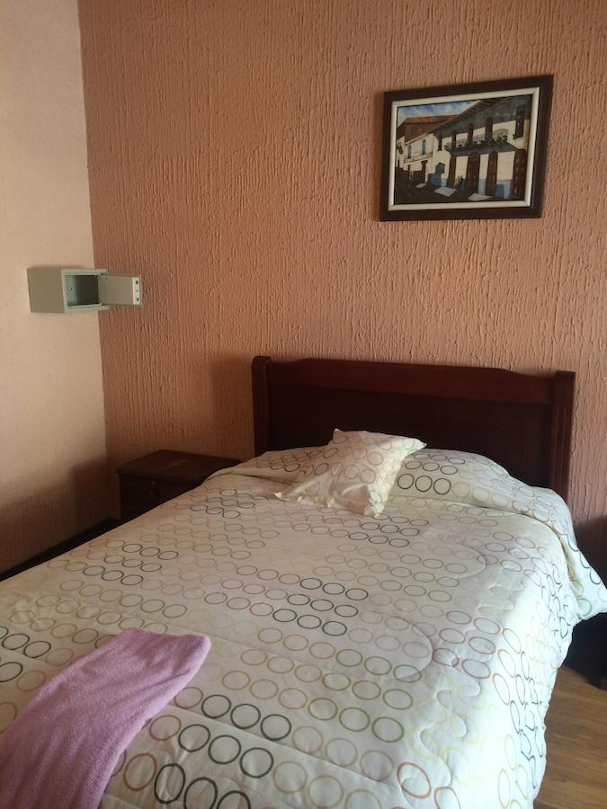 Hotel Catedral Кито Номер фото
